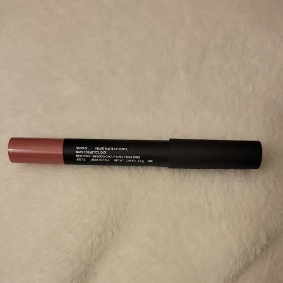 New NARS Velvet Matte Lip Pencil in Vicious - Picture 2 of 3